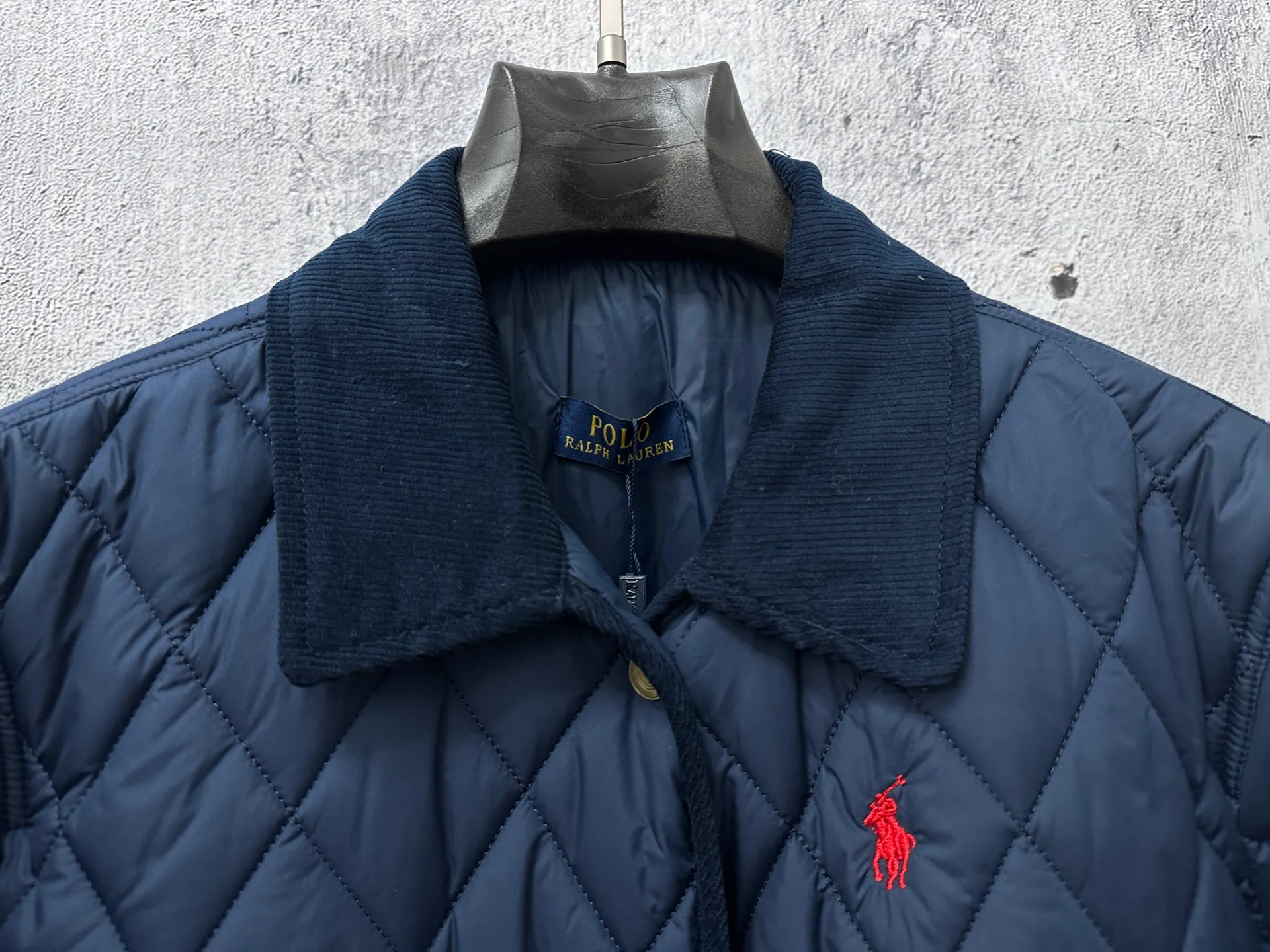 P320 【Ralph Lauren】Ralph Lauren's new brand of corduroy cotton jacket with logo embroidery on the chest, diamond plaid lapel, and perfect control of workmanship details, exquisite small logo embroidery on the chest, corduroy color-blocked lapel, and pocket design show details and highlight your personality! The version is simple but not simple! It is very youthful and energetic, and can be easily worn by both men and women. It is very in line with the fashion aesthetic concepts of today's young people! Size:S-XL